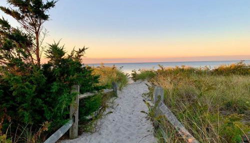 Studio with Deck by Leavetown Vacations - Foto 2