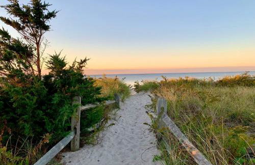 Studio with Deck by Leavetown Vacations - Foto 2