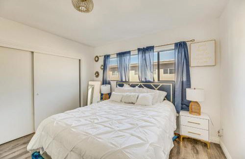 Los Angeles Townhome Off-Street Parking and Balcony - Foto 12