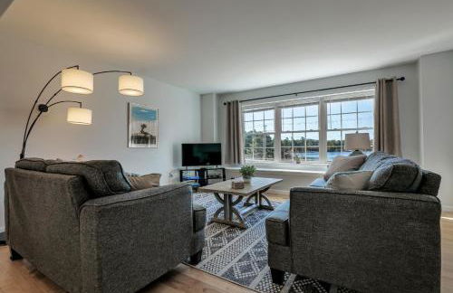 3 BR Private Pondside View New Reno [Moose Lodge] - Foto 8