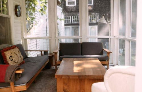 1850s Maine Farmhouse featured in Condé Nast Traveler with 11 Acres Near Water - Foto 14