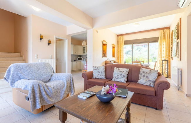 Villa Eufrosini Large Private Pool Walk to Beach Sea Views A C Wifi Car Not Required - 2301 - Foto 14