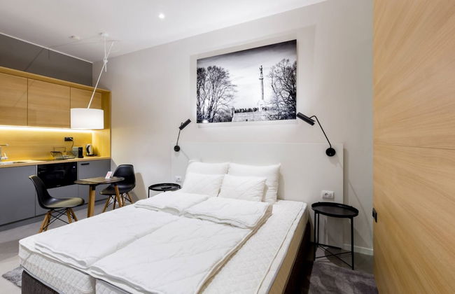 Teanna Lux Apartments - Photo 9