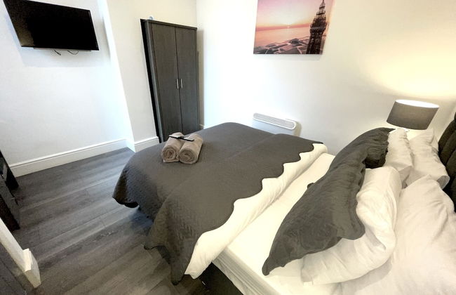 Albert Luxury Hottub and Jacuzzi Apartments - Photo 3