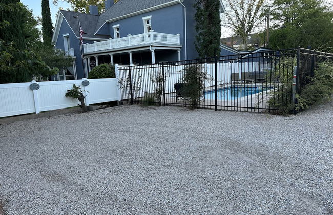 The Cottage @ 241 North - Foto 43