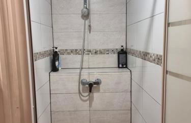 Gîte pour professionnels en déplacement - CENTRE VILLE - Parking gratuit - Foto 7