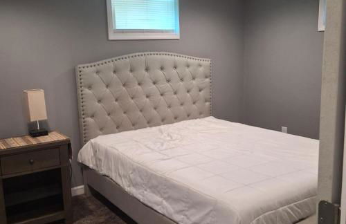 Fully Updated 3-Bedroom Ranch with Stylish Interiors, Full Furnishings, and Backyard Hangout Spaces - Foto 9