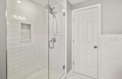 NEW Coastal Retreat w Ocean Views Rooftop Deck - Photo 15