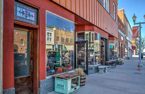 Vintage Downtown Laramie Apartment with Deck! - Foto 24