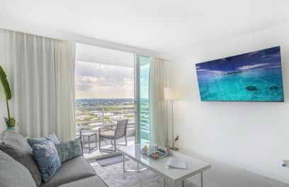 Modern Condo by the Beach, Water Taxi Stop, Prime Location! - Foto 13