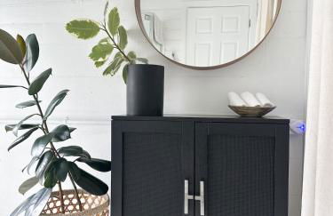 Queen Bed, Luxury Studio with Balcony - Photo 19