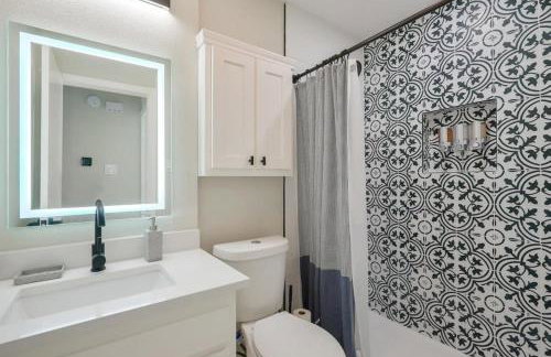 Perfect Getaway Home w Pool Jacuzzi Cinema Room - Foto 26