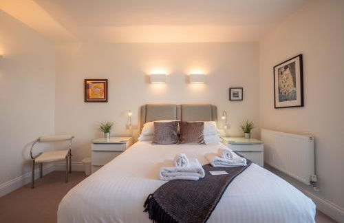 Riverside Apartment with Stunning Views & Patio - Foto 20