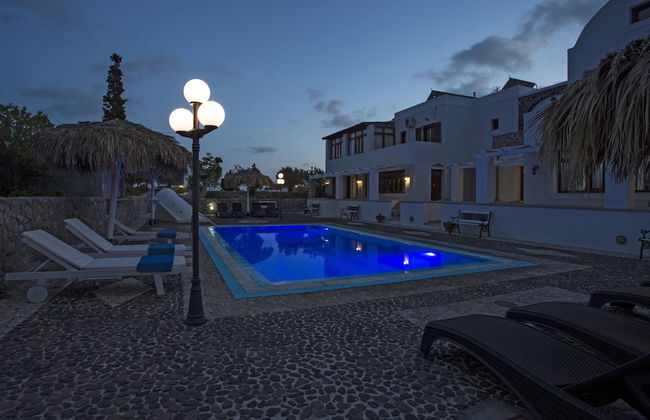 Birds Villa Apartments with Heated Pool - Including Car and Breakfast - Photo 46
