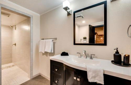 Private Poolside Paradise Attached Home by Denver - Foto 34