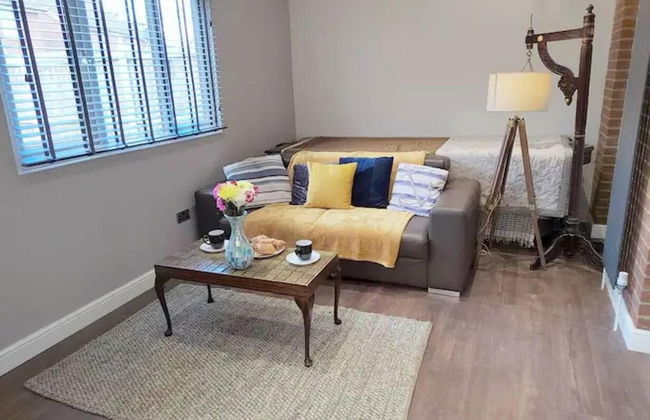 The Ayres House 2-bed Apartment in Cambridge - Photo 20