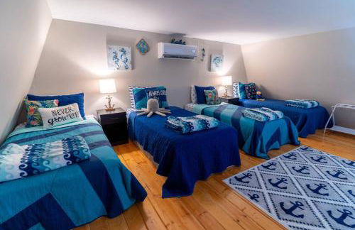 Charming Waterfront Cabin - Sleeps 10 - Photo 23
