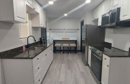 Bungalow overlooking Lake Dora! - Foto 8