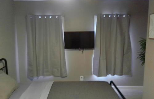 King Bed Creekfront Retreat in Jacksonville - Photo 38