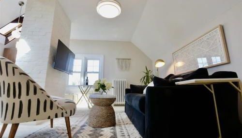 New Cabin in the Clouds Easy Downtown Access with Parking - 1 bedroom - Foto 4