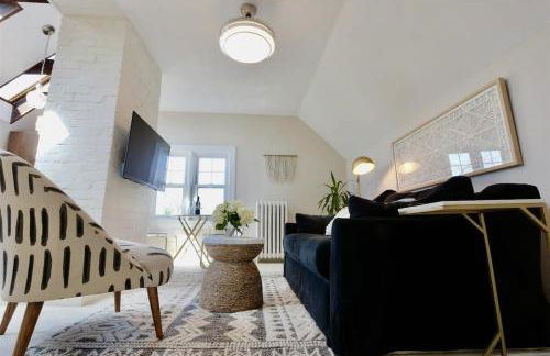 New Cabin in the Clouds Easy Downtown Access with Parking - 1 bedroom - Foto 4