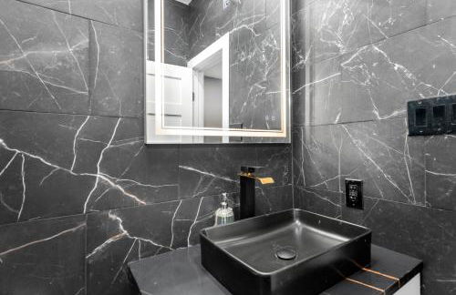 Modern & Spacious 1BR Haven near Galleria - Foto 9