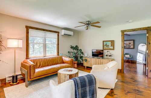 Walk to River Couples Retreat in Kintnersville! - Foto 4