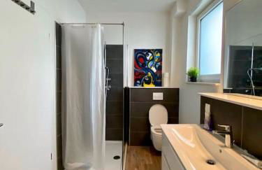 Schöne 1-Zimmer Wohnung mit Boxspringbett & Küche - Photo 8