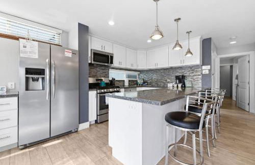 Stunning Beach Home - large patio, parking, ac & dog friendly! - Foto 68