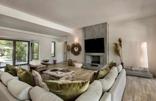 Dazzling Almancil Villa Villa Magorian 4 Bedrooms Spacious Furnished - Photo 4