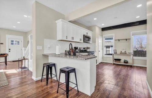 BIG 4BR House 7 Mins to Downtown with Foosball and Games - Foto 17