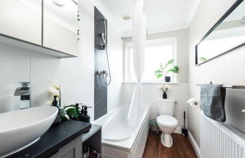 Hot Tube&Private Driveway&11 Guests Family&Contractors Bedford - Foto 16