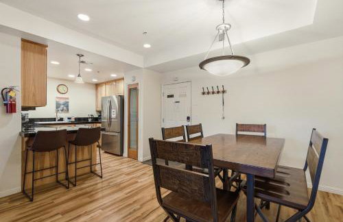 2 Miles to Palisades Ski Resort w Free Shuttle! - Foto 10