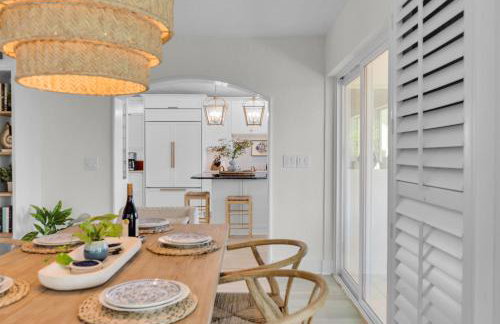 NEW LISTING! Reel Joy Waterfront Luxe with Pool and Private Dock home - Foto 37