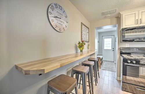 Waterfront Syracuse Home with Patio and Fire Pit! - Foto 7