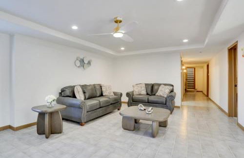 6 Mi to Barr Lake Apt with Yard and Pool Access! - Foto 5