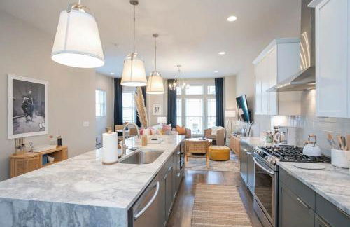 Roof Deck Grill VIEWS 2 Miles from Broadway - Foto 2