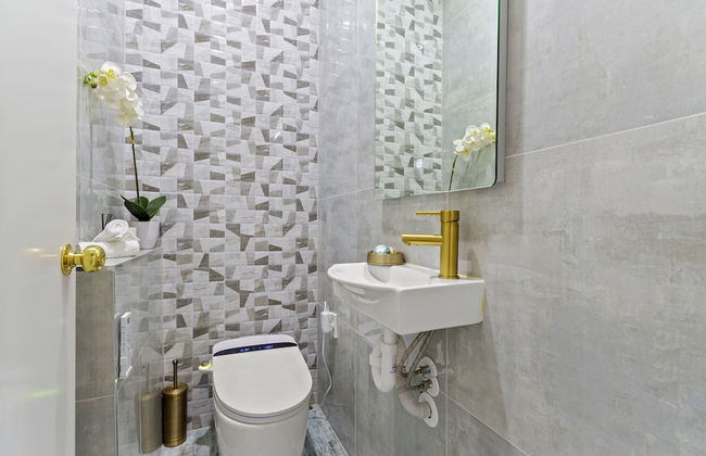 High-end Modern Villa Spa Pool & Views - Photo 40