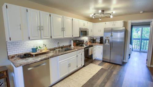 Wolf Creek Lodge Condo in Eden, UT - Relaxing Mountain Retreat - Foto 4, stove, dishwasher, pet friendly, toaster, minibar