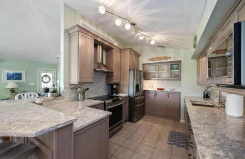 Gulf Access Waterfront Oasis with Heated Pool! Near Beach & Mercato! - Foto 32