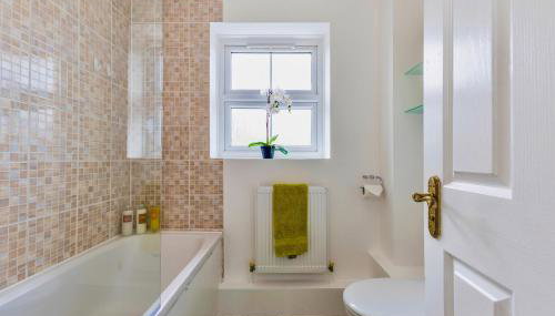 Wimbledon 3 Bed - Free Van Parking - Sleeps 7 - Contractors - Foto 3