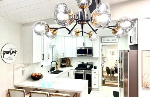 Half ACRE Lux Pool SPA with FIREPIT ARCADE Grill Sleeps 40 - Foto 35