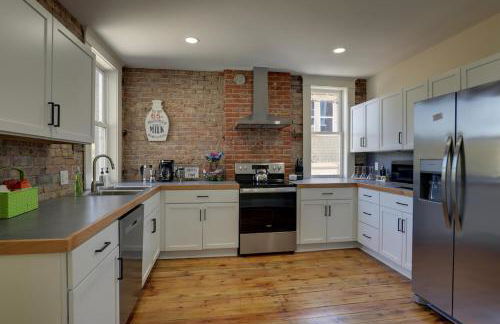 Charming Escape - Private Hot Tub! - Foto 10