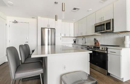 Landing Incredible 2BD Pool - Photo 4