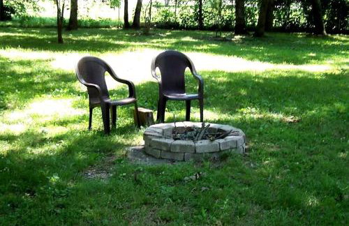 Hillbilly Chic Tiny House Near Nashville with WiFi, Kitchenette, Fire Pit & Trails - Foto 40