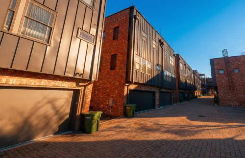 Skyline Views with Double Rooftop Deck & Game Room - Foto 50