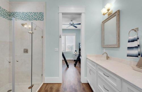 Breeze- New 2 blocks to beach - Sleeps 26 - Pool - Foto 17