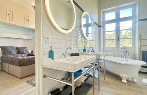 Bourgeois House - 16 personnes, Piscine, 6 chambres, 8 lits, 4 SDB, Centre-ville, CLIM - Foto 71