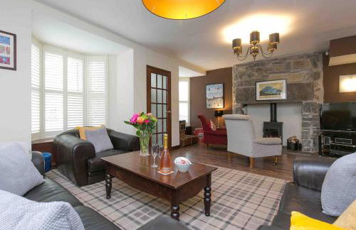 Awelon Holiday Cottage sleeps 10, Hot Tub, Log Burner, North Wales, Porthmadog - Foto 1