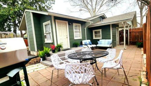 A Rare find - Bright, Warm, Charming Central Austin Home - Photo 5
